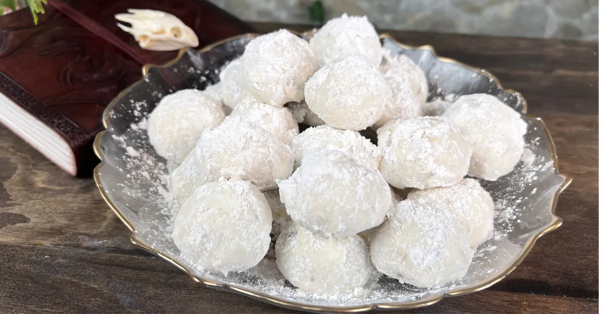Several Snowball Storm Cookies in a shallow bowl